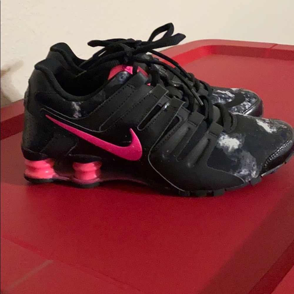 Women’s size 8 black and pink Nike Shox